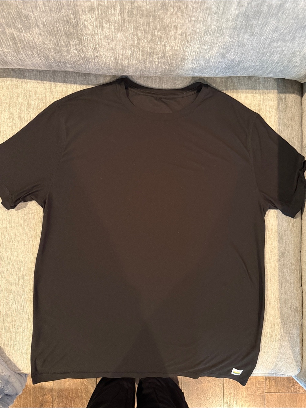 Vuori t-shirt in black- Small. Excellent condition- super soft!